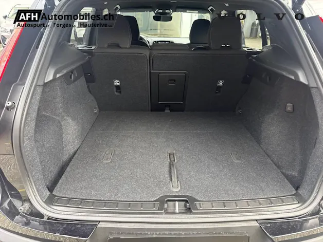 Volvo XC40 2.0 B3 MH Plus Dark