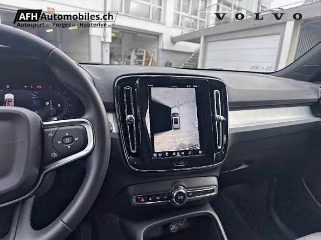 Volvo XC40 2.0 B3 MH Plus Dark