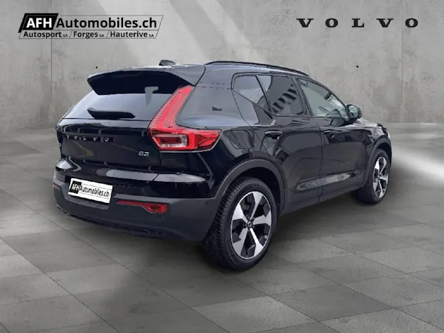 Volvo XC40 2.0 B3 MH Plus Dark