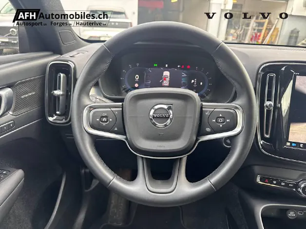 Volvo XC40 2.0 B3 MH Plus Dark