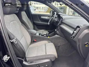 Volvo XC40 2.0 B3 MH Plus Dark