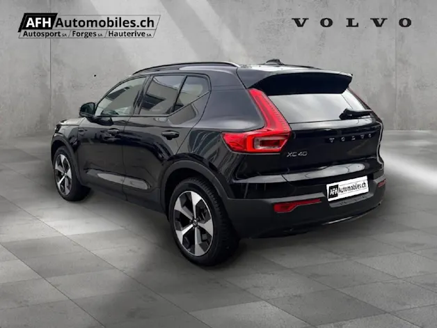 Volvo XC40 2.0 B3 MH Plus Dark