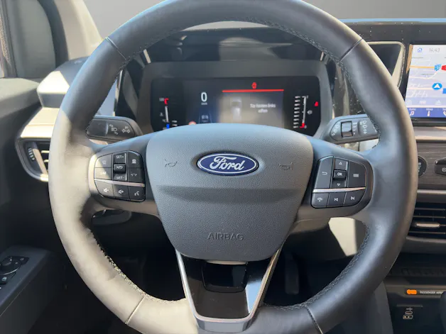 Ford Tourneo Courier 1.0 EcoBoost Titanium