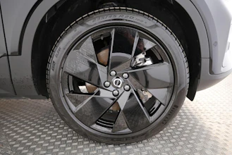 https://vehicle.imgix.net/4368936/dd66cc8d-869d-4959-a53a-f74f18458632.jpg