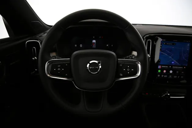 VOLVO XC40 2.0 B3 MH Plus Dark