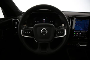 image du véhicule VOLVO XC40 2.0 B3 MH Plus Dark