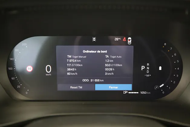 VOLVO XC40 2.0 B3 MH Plus Dark