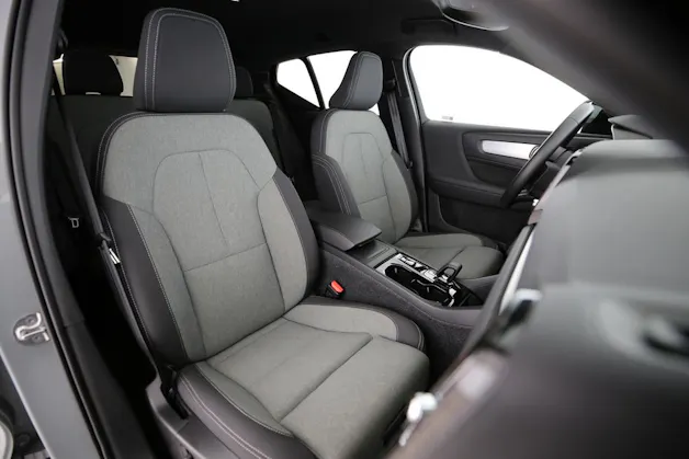 VOLVO XC40 2.0 B3 MH Plus Dark