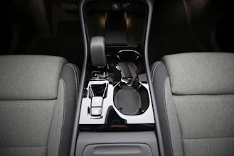 https://vehicle.imgix.net/4368947/3bf48c3e-ade6-447e-a3dc-8675f04bee4f.jpg