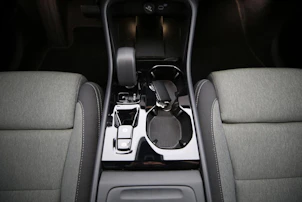image du véhicule VOLVO XC40 2.0 B3 MH Plus Dark