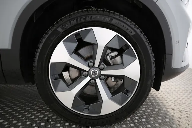 VOLVO XC40 2.0 B3 MH Plus Dark