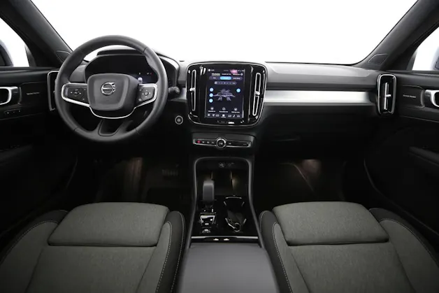 VOLVO XC40 2.0 B3 MH Plus Dark