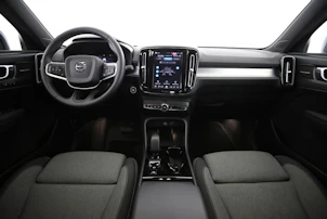 image du véhicule VOLVO XC40 2.0 B3 MH Plus Dark