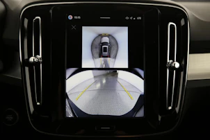 image du véhicule VOLVO XC40 2.0 B3 MH Plus Dark