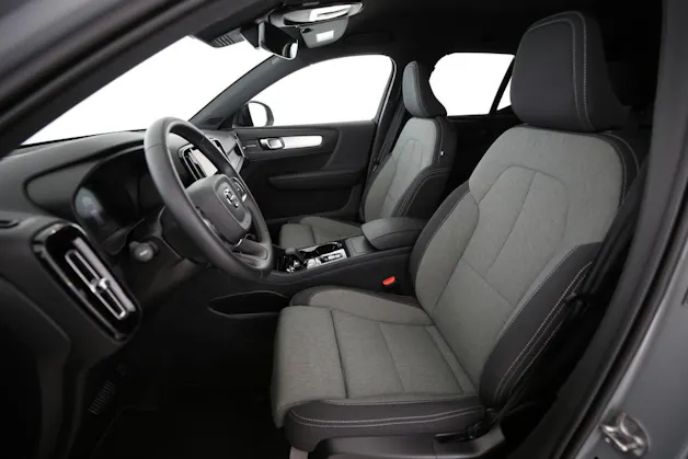 VOLVO XC40 2.0 B3 MH Plus Dark