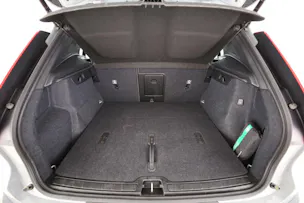 VOLVO XC40 2.0 B3 MH Plus Dark