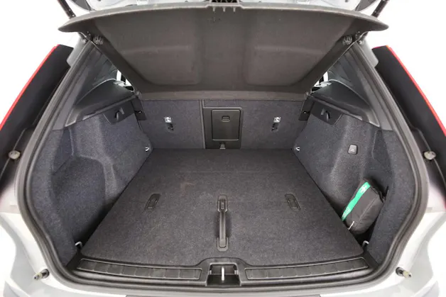 VOLVO XC40 2.0 B3 MH Plus Dark