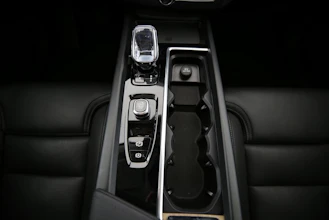 https://vehicle.imgix.net/4368954/ed628e47-059c-471b-a5a9-551935b5719e.jpg