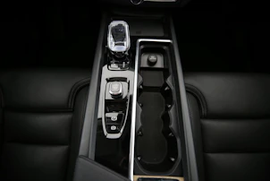 immagine del veicolo VOLVO XC60 2.0 B5 MH Plus Dark AWD