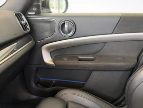 https://vehicle.imgix.net/4369022/4f01eb84-872f-4307-950a-a3121ebef732.jpg