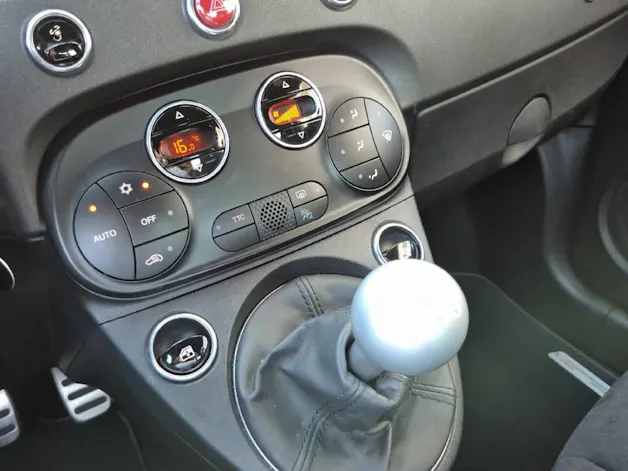 Fiat 695 Abarth 1.4 T-Jet 180