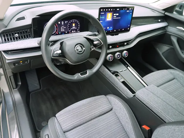 SKODA Superb 2.0 TDI DSG Selection Loft 4x4