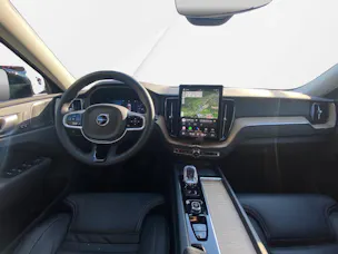 Volvo XC60 B5 Benzin Mild Hybrid AWD Plus Dark Geartronic
