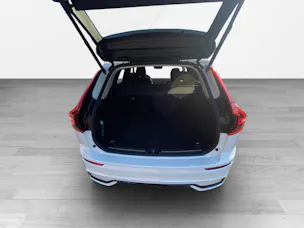 Volvo XC60 B5 Benzin Mild Hybrid AWD Plus Dark Geartronic