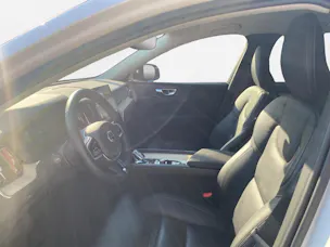 Volvo XC60 B5 Benzin Mild Hybrid AWD Plus Dark Geartronic