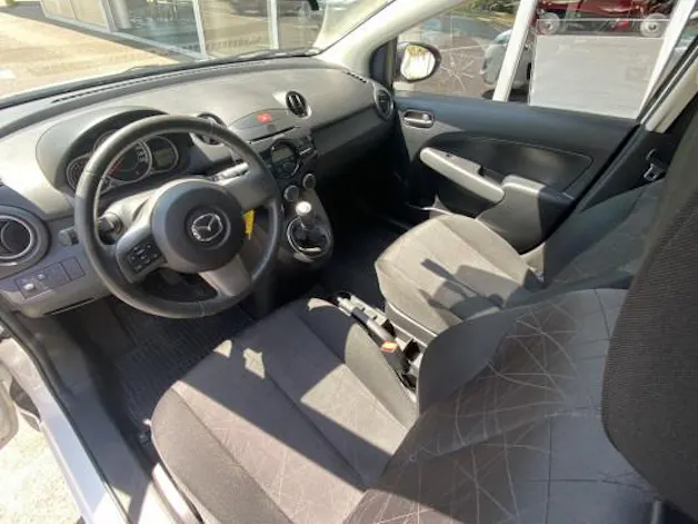 Mazda 2 1.3i 16V Red