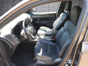 MITSUBISHI OUTLANDER 10