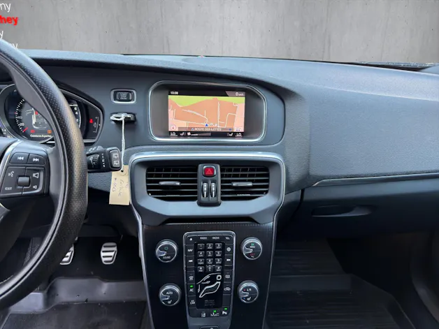 Volvo V40 T3 Momentum R-Design