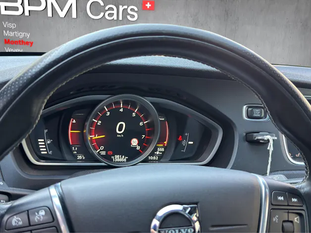 Volvo V40 T3 Momentum R-Design