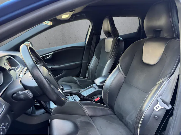 Volvo V40 T3 Momentum R-Design