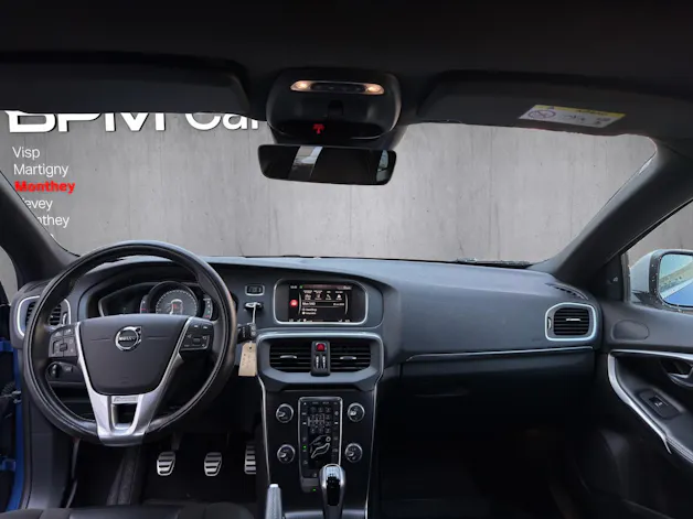 Volvo V40 T3 Momentum R-Design