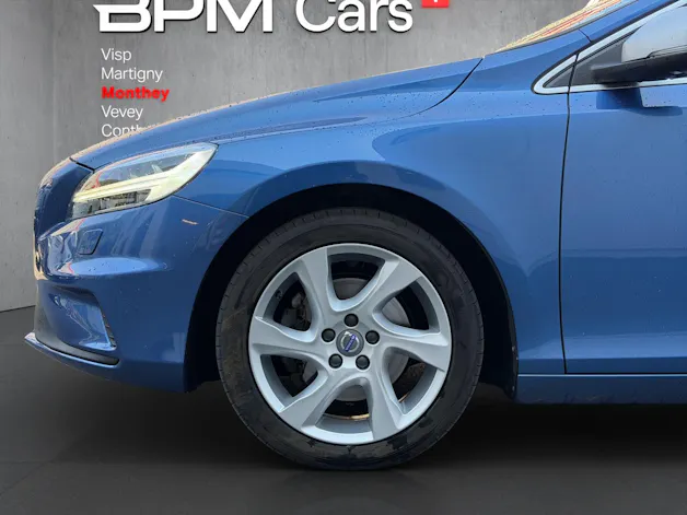 Volvo V40 T3 Momentum R-Design