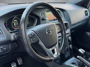 Volvo V40 T3 Momentum R-Design