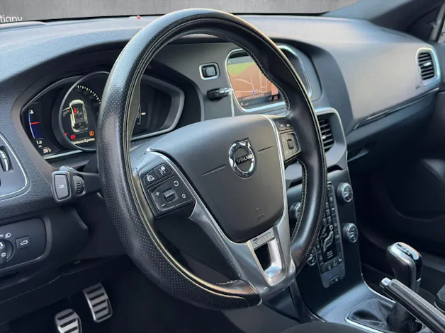 Volvo V40 T3 Momentum R-Design