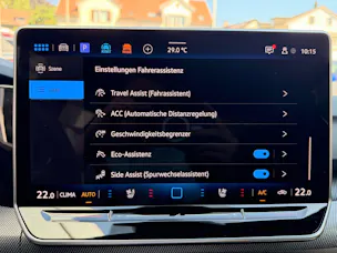 VW Golf R 2.0 TSI 333 PS 4MOTION *** AKRAPOVIC ABGAS & LEDER NAPPA ***