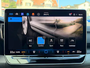 VW Golf R 2.0 TSI 333 PS 4MOTION *** AKRAPOVIC ABGAS & LEDER NAPPA ***