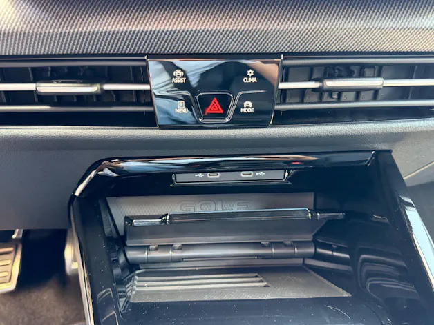 VW Golf R 2.0 TSI 333 PS 4MOTION *** AKRAPOVIC ABGAS & LEDER NAPPA ***