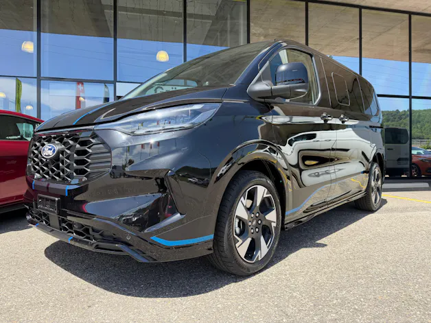 Ford Tourneo Bus 320 L1H1 Sport Automat 4x4