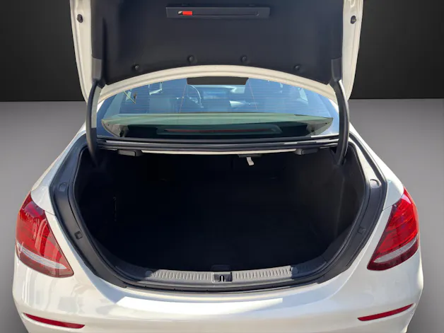 Mercedes-Benz E 200 AMG Line 4Matic 9G-Tronic