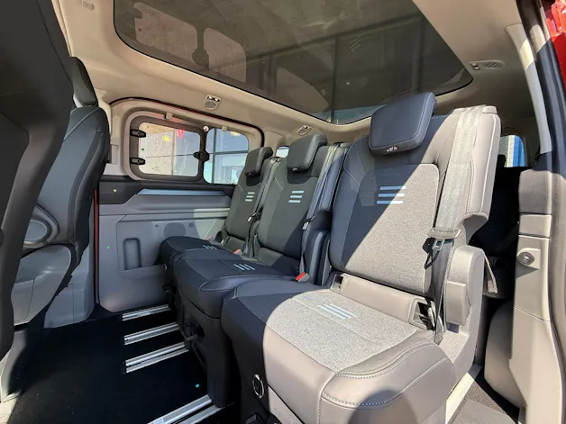 Ford Tourneo Bus 340 L1H1 65kWh Active - Spezialpreis NUR GÜLTIG MIT FORD VERSICHERUNG!