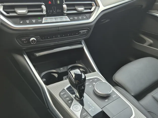 BMW 330e x DriveTouring M Sport Steptronic