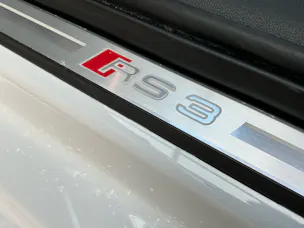 Audi RS3 SPORTBACK 2.5 400 PS TFSI QUATTRO *** ABSOLUTE TOP AUSSTATTUNG & PANORAMAGLASDACH ***