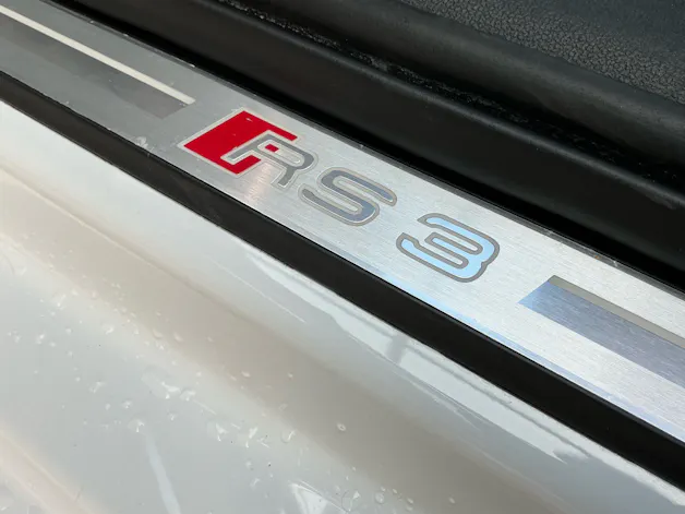 AUDI RS3 SPORTBACK 2.5 400 PS TFSI QUATTRO *** ABSOLUTE TOP AUSSTATTUNG & PANORAMAGLASDACH ***
