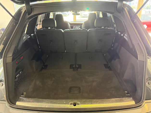 Audi Q7 55 TFSI S Line quattro | CH | NP: 150K | Alle Service | AHK | Pano | Standhei. | Matrix | 22" | 7 Sitzer |