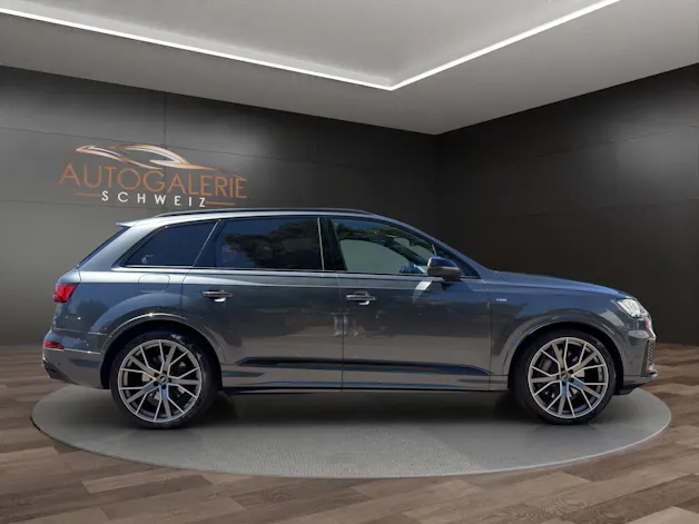Audi Q7 55 TFSI S Line quattro | CH | NP: 150K | Alle Service | AHK | Pano | Standhei. | Matrix | 22" | 7 Sitzer |