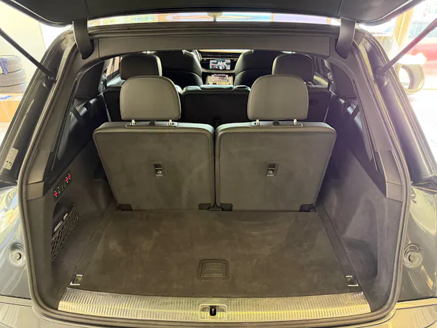 Audi Q7 55 TFSI S Line quattro | CH | NP: 150K | Alle Service | AHK | Pano | Standhei. | Matrix | 22" | 7 Sitzer |